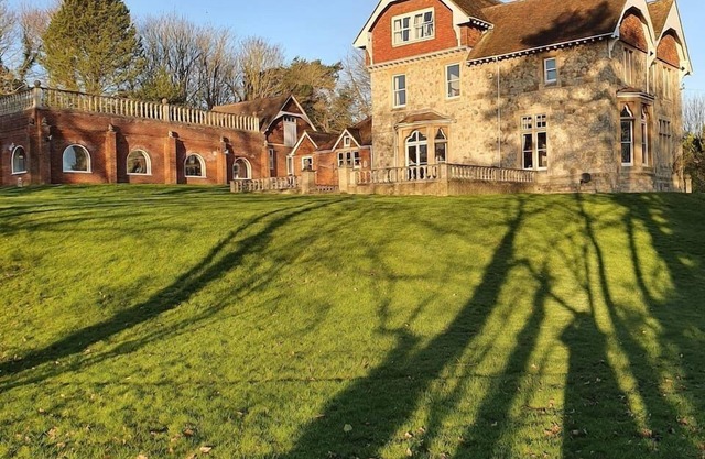 Manor House - 6 Bedrooms - Swimming Pool - Hot Tub