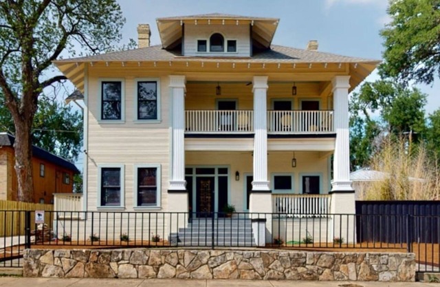 Historic Mansion near The Pearl, sleeps 25!