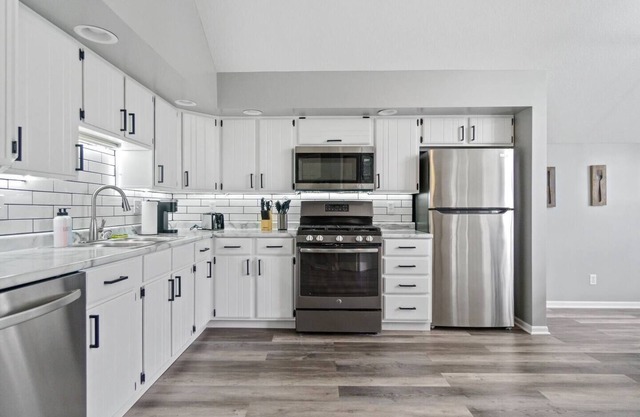Historic Mansion Penthouse Apt w/CityViews