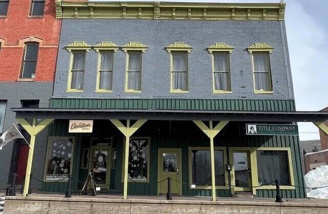 Historic newly remodeled Loft (B) on Main St.
