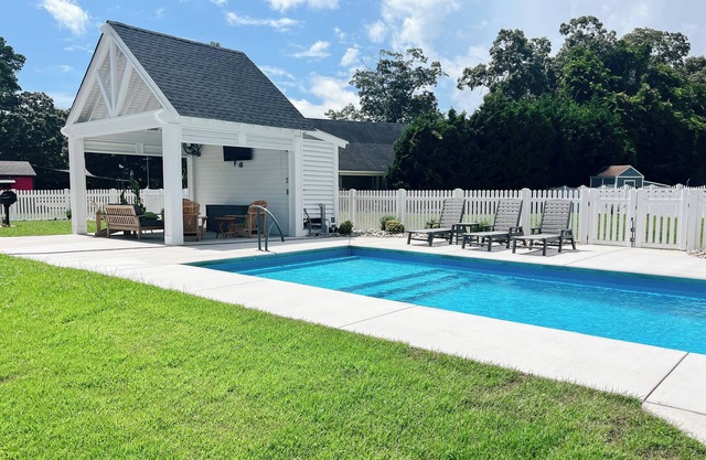 Historic OBX Farmhouse w/Private Pool in the Heart of Manteo - 3 Bed/2 Bath