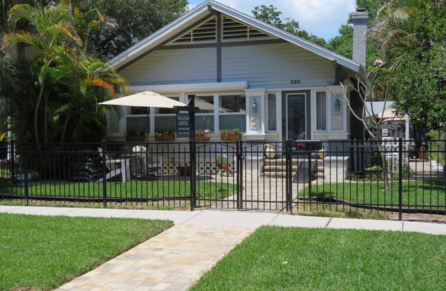 Historic Old Northeast/Downtown St. Petersburg Craftsman Bungalow!
