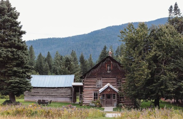Historic Homestead ~ la ferme familiale Brown