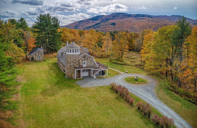GRANDE ET BELLE MAISON AVEC SUNAPEE VIEW SLEEPS 22+