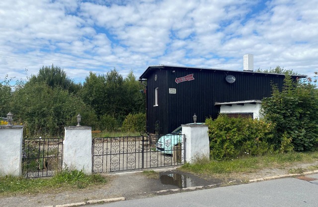 Historic signal box of the Erzgebirge Railway with garden for a romantic vacation.