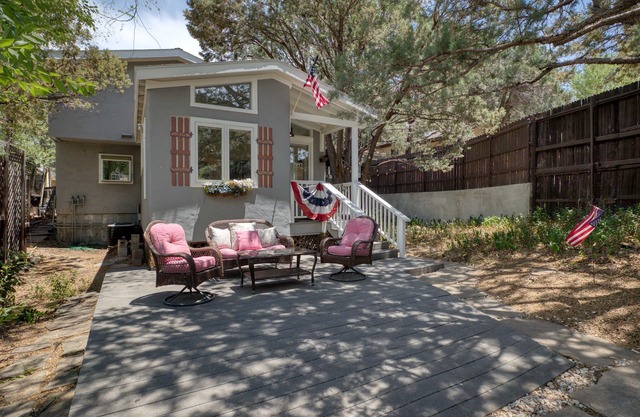 Historic secluded cottage…6 blocks from the town square with gazebo relaxation.
