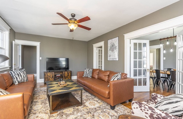 Historic, spacious home in Chevy Chase, perfect for big families! By downtown&UK