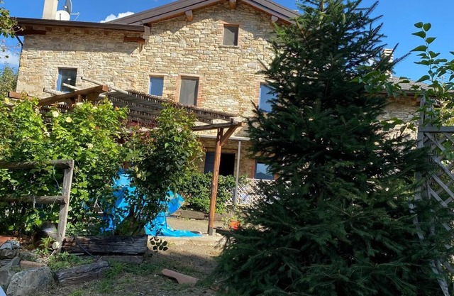 Historic stone 4BR house in the appenine hills. Peacefully embedded in nature.