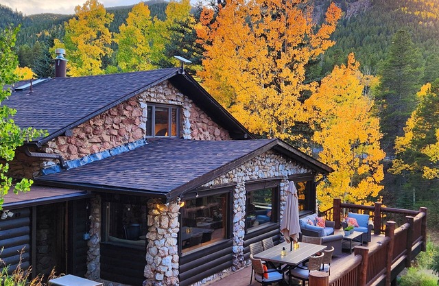 Historic Stone Mountain Lodge with Private Pond - convenient and secluded
