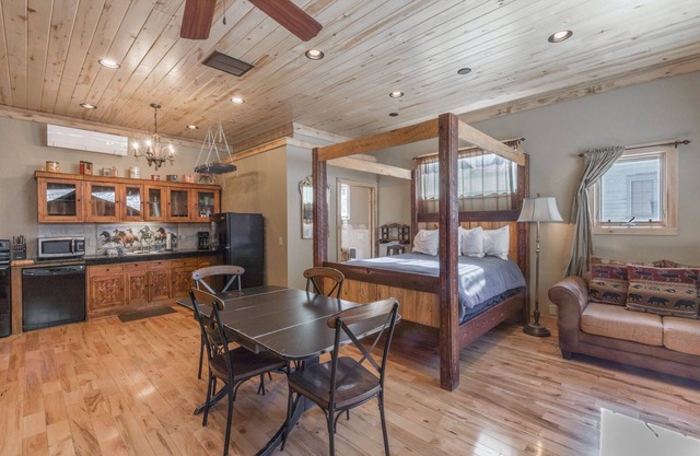Historic Suite - Downtown Ouray - On Main Street - Walk Everywhere