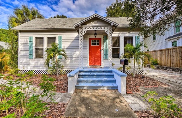 Historic Tarpon Springs Abode about 3 Mi to Beach