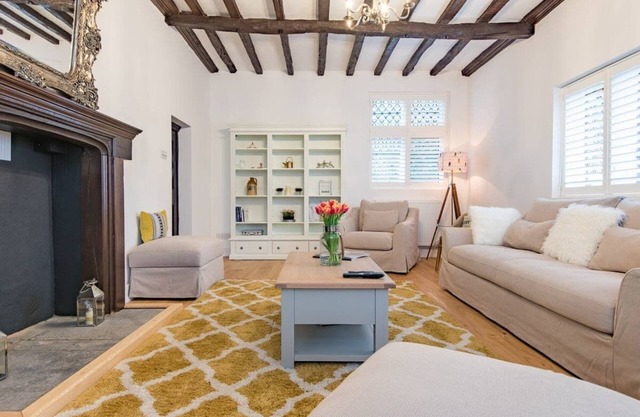 Historic Townhouse with Cathedral Views and Stained glass windows