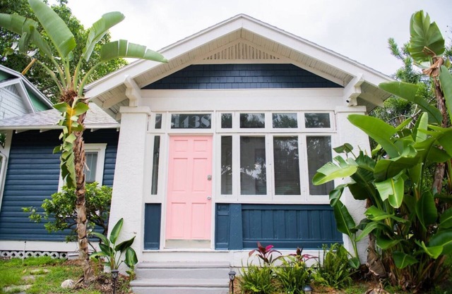 Historic Uptown Vibes - Classy 2/1 Detached Home