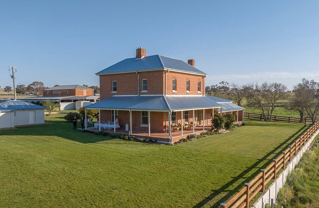 HISTORIC YARRAS HOMESTEAD. Luxury Farm Stay
