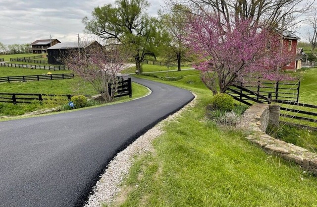 Historical 4-bedroom farmhouse in serene Sharpsburg with AC.