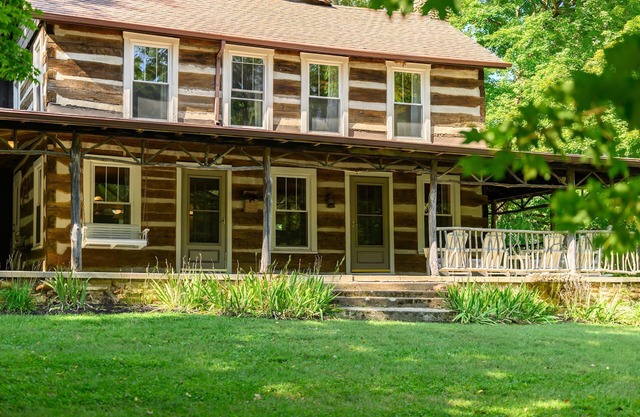 Historical 52 acres Brown County Hot tub Pets