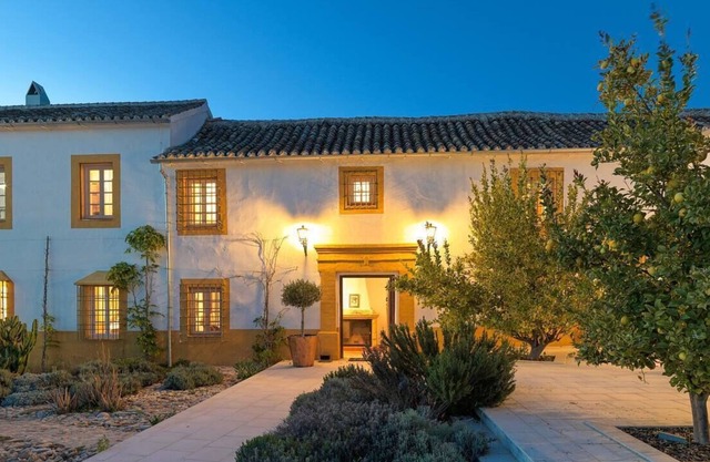 Lovely 7-Bed Villa in Malaga