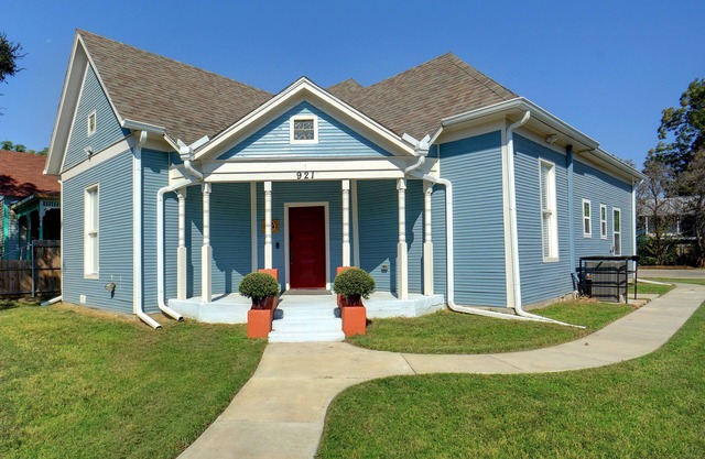 Historical House Minutes from Cultural District and Stockyards