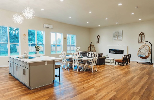 Historical landmark, comfortable 6 bedrooms, 5.5 bath welcoming space!