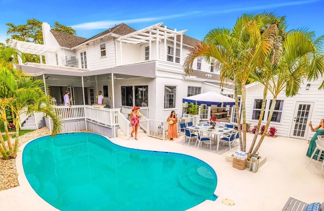 Historical Residence / Heated Pool / Emerald Key | RESlDENCES