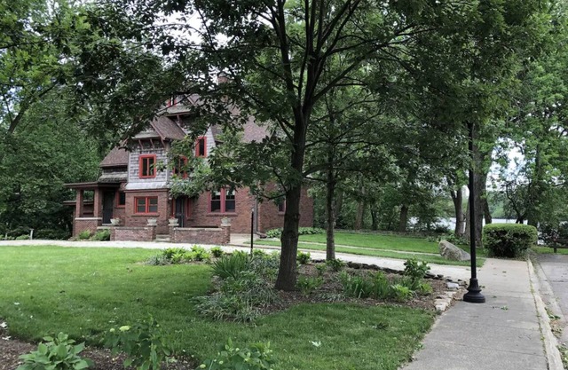 Histoire et luxe sur la rivière Kankakee. Une maison privée au bord de l'eau.