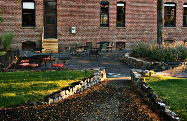 History and Nature Awaits! 4 Great Units, On-site Restaurant, Near Condon Loop!