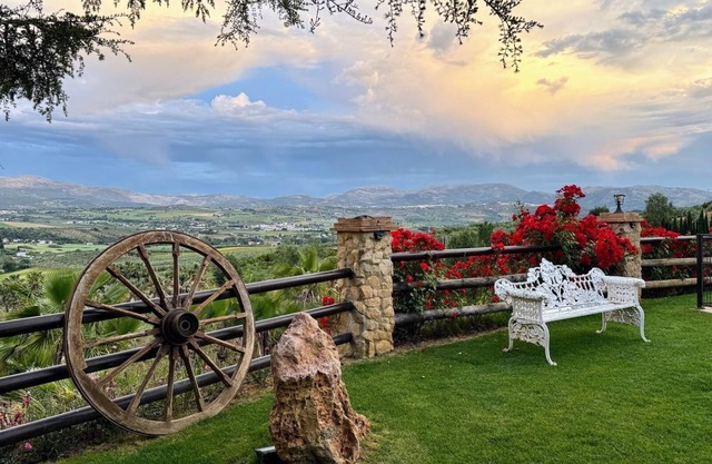Hliday Home Paraíso de Angel avec vue sur les montagnes, piscine & Wi-Fi