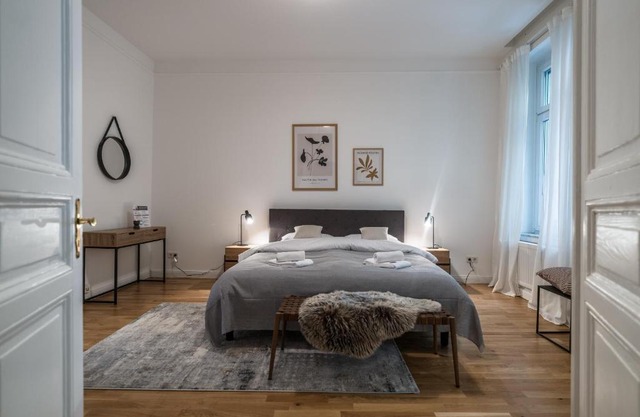 Hochwertige Altbauwohnung im modernen Stil in Wiesbaden - Küche - Terrasse - WLAN - Zentral