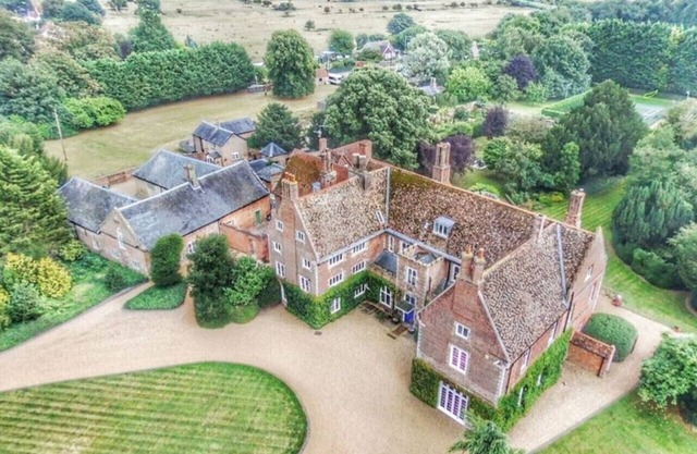 Location exclusive de l'ancienne résidence royale
