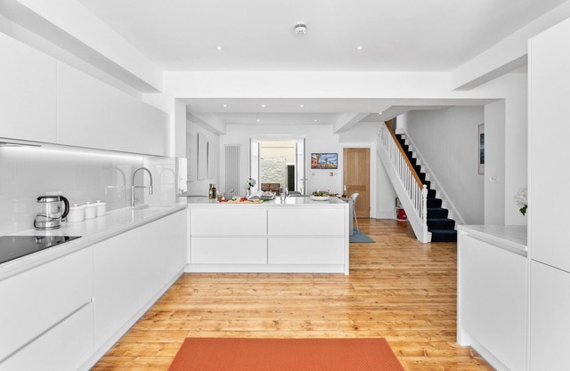 Hoe Park House: Scenic, Central, Close to Eateries, Bars and Stunning Coastline!
