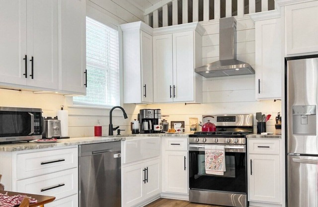 Hog Heaven | 4 wooded Acres, 10 minutes from UofA!