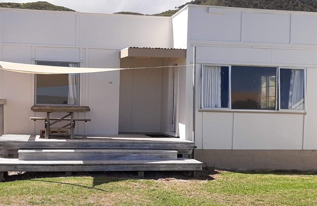 Hokianga Classic Bach avec vue sur le port
