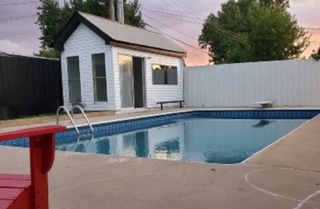 This house is a 3 bedroom(s), 2 bathrooms, located in Midwest City, OK.