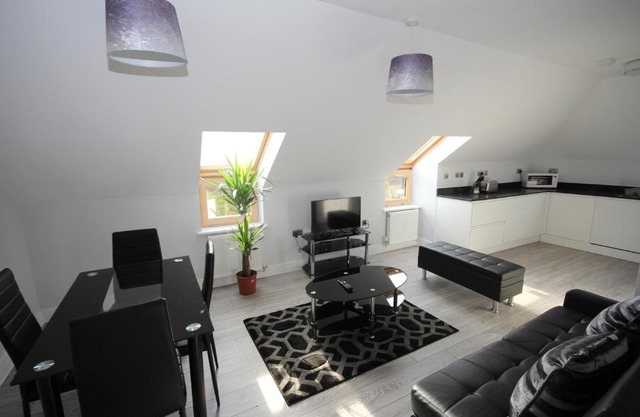 Holden Court Apartments - Apt 6