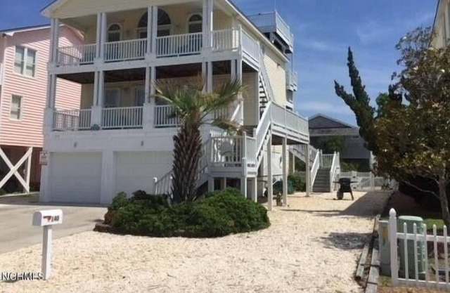 Holden On' South 4 Bedroom Home by RedAwning