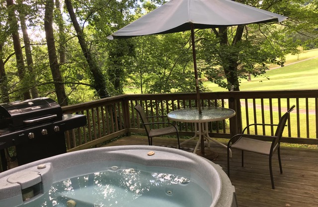 Hole in One - Hot Tub, Près de la pêche, Cheminée, Romantique, Vues, WiFi gratuit, Animaux acceptés