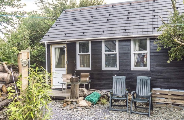 Holey Moley Lodge - 2 Bedroom - Llanteg - Pembrokeshire