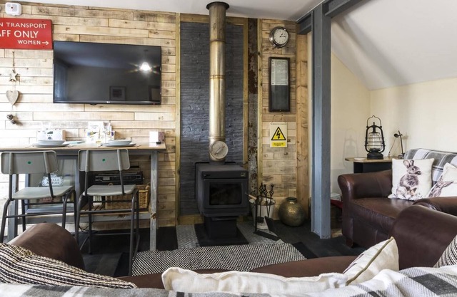 Holey Moley Lodge - 2 Bedroom - Llanteg - Pembrokeshire