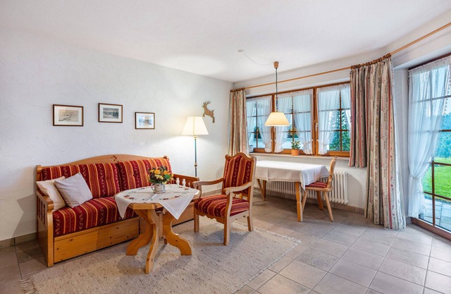 Appartement 'Typ B Wohnung 2' avec vue sur les montagnes, terrasse partagée et Wi-Fi