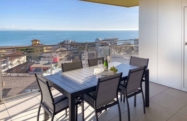 Appartement de vacances avec balcon, air conditionné et internet