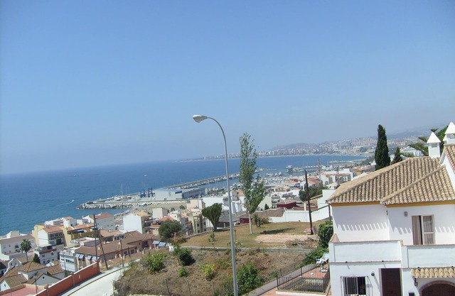 Holiday apartment in the beautiful south of Spain. 100m from the Mediterranean Sea. Fantastic views.