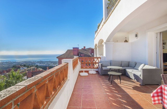 Logement de vacances appartement moderne avec vue imprenable, avec piscine partagée et Wi-Fi.