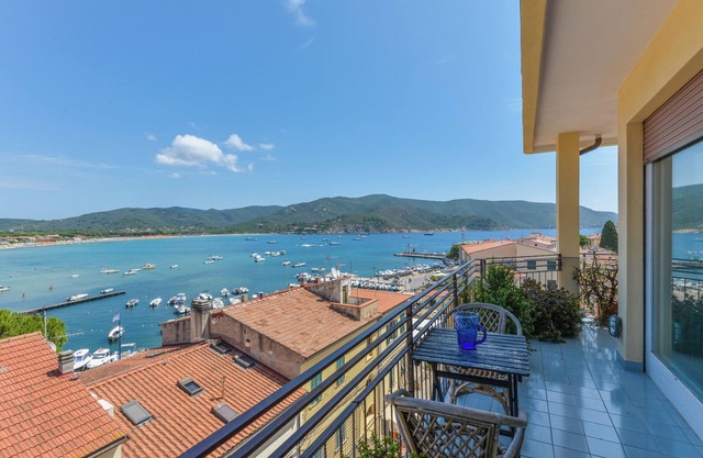 Appartement de vacances "Bellavista" avec vue sur la mer, balcon et climatisation.