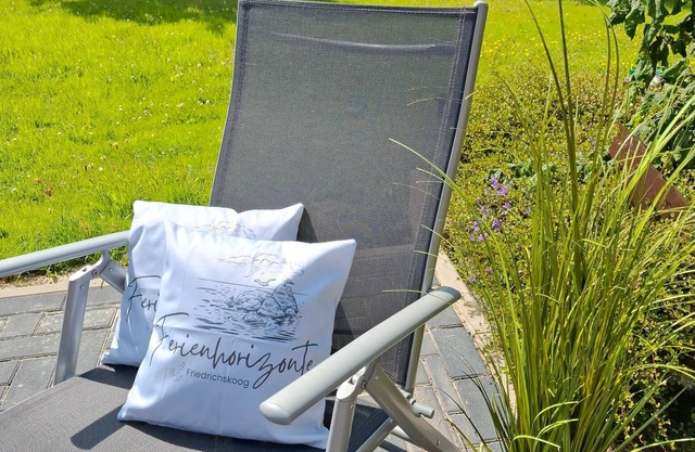 Holiday Apartment 'Freiraum' with Private Terrace, Garden on the Canal, and Wi-Fi
