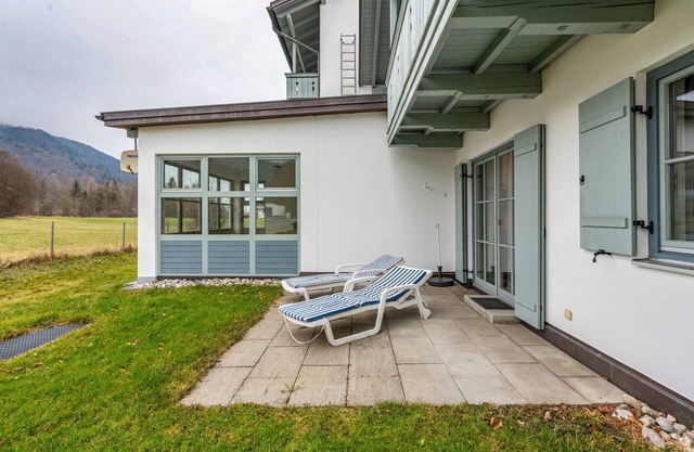 Holiday Apartment 'Brünnstein-Zimmer 11' with Mountain View, Shared Garden and Wi-Fi