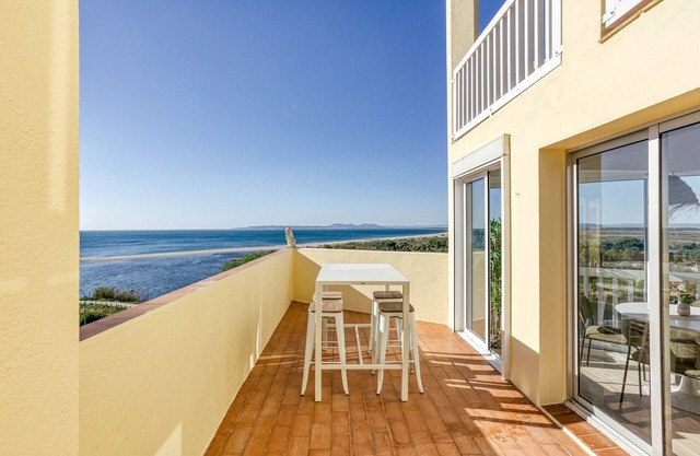 Appartement de vacances "Empuriavida" avec vue sur la mer, terrasse privée et Wi-Fi