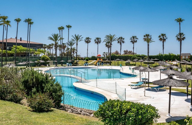 Appartement de vacances "Kiko Las Americas" avec vue sur la mer, piscine partagée et terrasse.