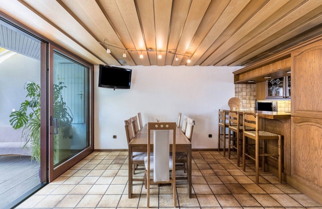 "Handwerkertreff Und Ferienwohnung", avec terrasse, balcon et Wi-Fi