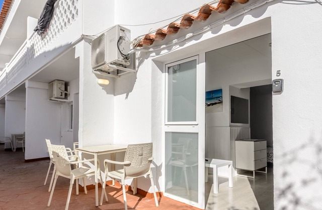 Appartement de vacances dans un complexe bien entretenu avec terrasse.