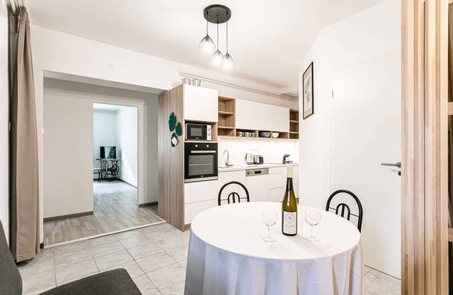 Appartement de vacances au centre-ville, rez-de-chaussée, avec une petite terrasse avant